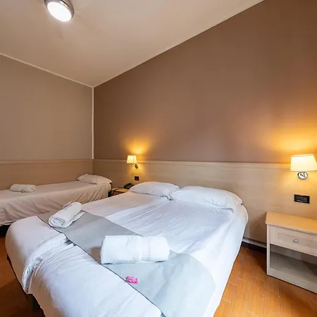 Отель Novara Вербания