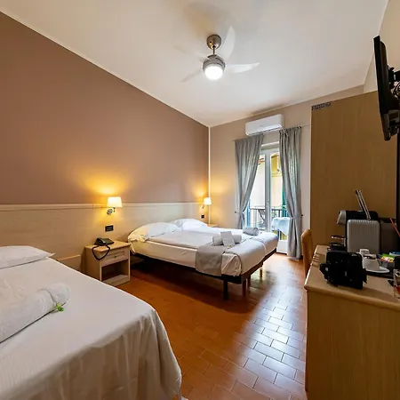 Novara فندق 3*